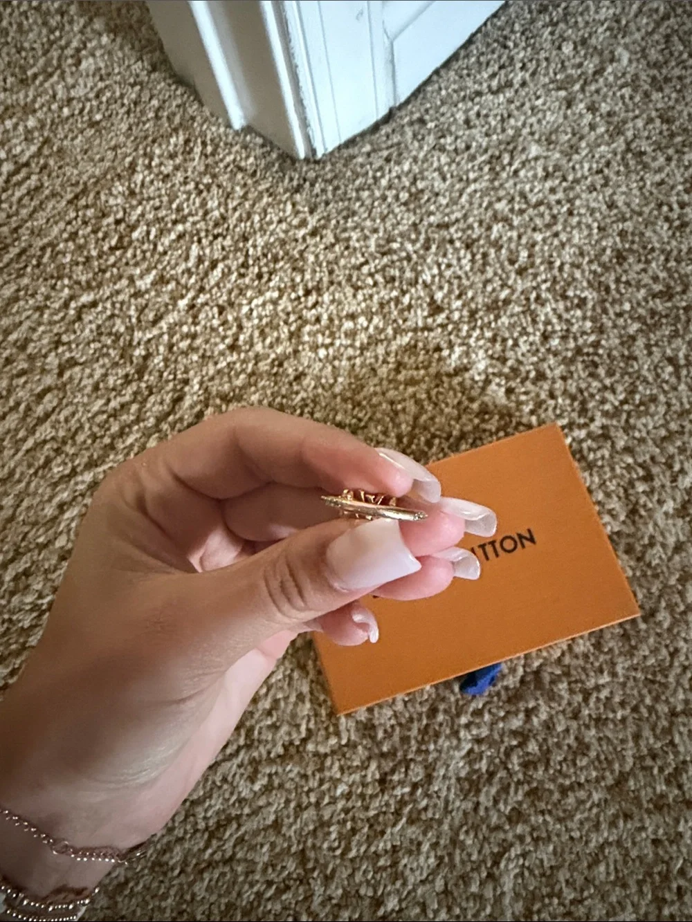Louis Vuitton ring, slight signs of wear. Box included.